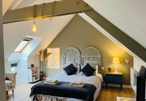 Katil atau katil-katil dalam bilik di Le 33 Maison de charme coeur Cotentin