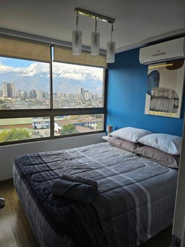 Säng eller sängar i ett rum på Departamento Acogedor en Avenida Matta, a Pasos del Metro