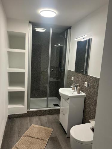 Koupelna v ubytování Fremdenzimmer Gasthof Hirsch