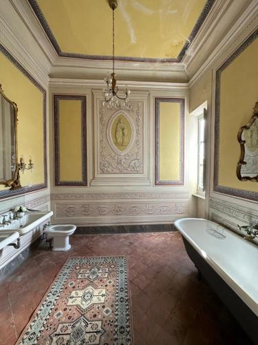 a bathroom with a tub and a toilet and a sink at Villa Arnolfini in Capannori