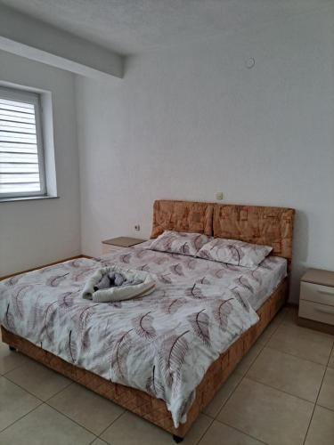 a large bed in a bedroom with a large mattress at Villa&Restaurant Strmec in Elshani