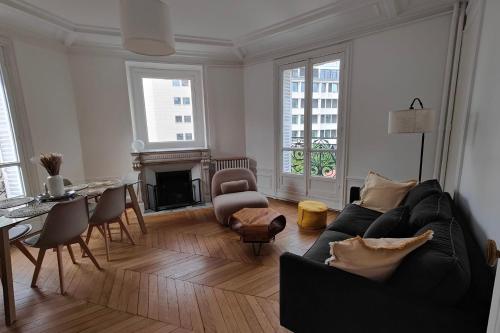 Zona d'estar a Amazing refurbished flat in Paris V