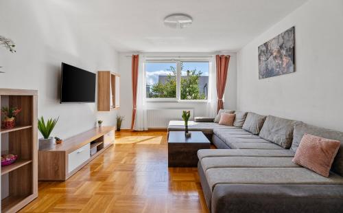 3 bedroom apartment with private pool