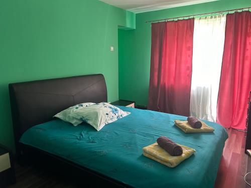 a bedroom with a bed with two towels on it at Pensiunea Melissa in Malaia