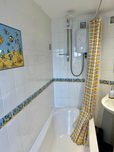 Ένα μπάνιο στο Pierremont En-Suite Rooms