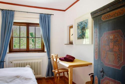 a bedroom with a table and a bed and a desk at Ferienhaus Auszeithaus 
