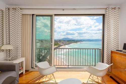 Photo de la galerie de l'établissement ELENA KEYWEEK Apartment sea view Biarritz downtown, à Biarritz