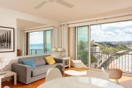 Photo de la galerie de l'établissement ELENA KEYWEEK Apartment sea view Biarritz downtown, à Biarritz