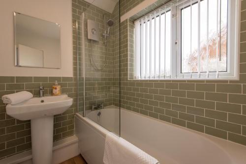 Koupelna v ubytování Stunning two bedroom house close to Durham and A1