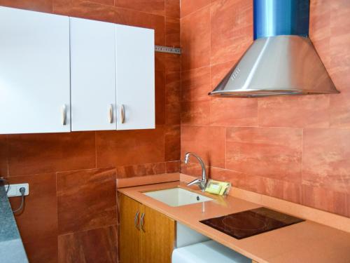 a kitchen with a sink and a stove at Apartamento Gandia Bellreguard 3000 in Bellreguart