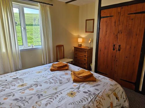 Katil atau katil-katil dalam bilik di Ash Cottage