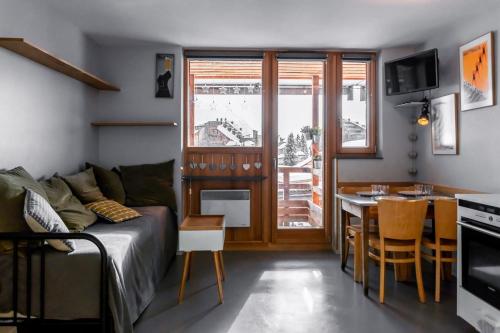 a living room with a couch and a table at IMMODREAMS - La Tanière - Avoriaz in Avoriaz