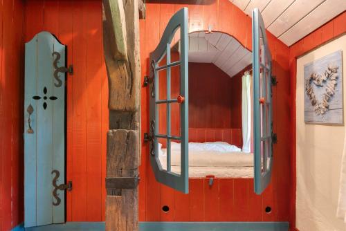 OldenswortにあるPohns Warftの家の中のベッド付きの部屋