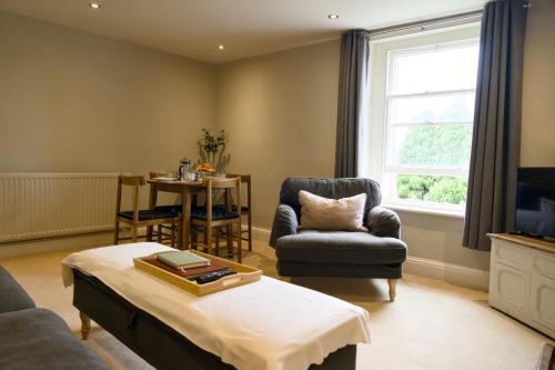 Posezení v ubytování The Beeches - Chatsworth Apartment No 3 - Sleeps 4