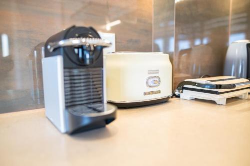 Kemudahan buat kopi dan teh di Melber Apartment