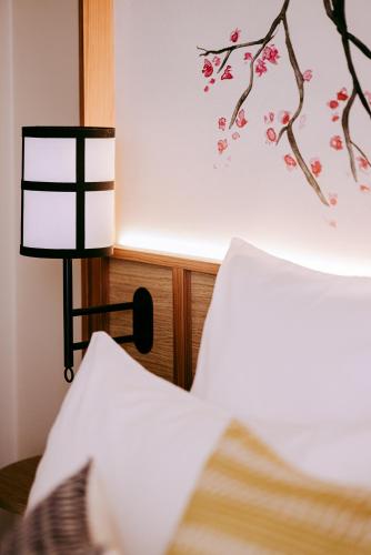 a bedroom with a bed and a lamp at Sangha Toulouse in Toulouse
