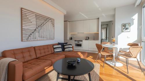 Príncipe Real 2BR with Balcony by LovelyStay