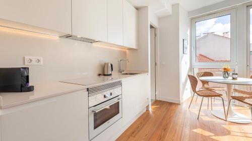 Príncipe Real 2BR with Balcony by LovelyStay