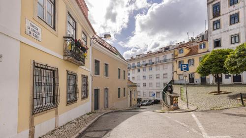 Príncipe Real 2BR with Balcony by LovelyStay