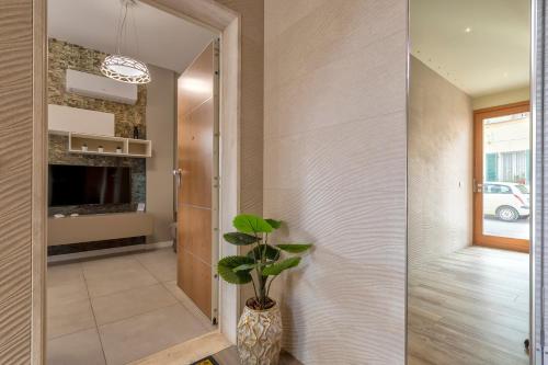 a hallway of a house with a plant in a vase at Luxury Sofia Home Alghero in Alghero