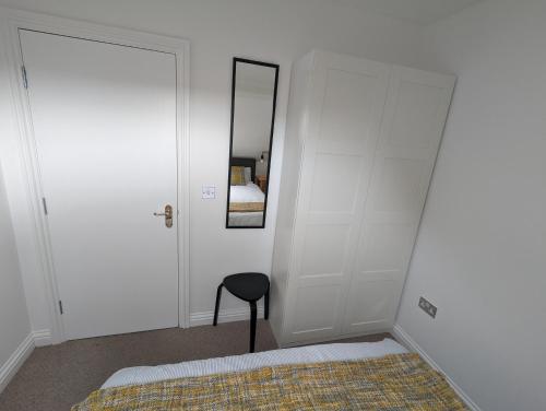 Postel nebo postele na pokoji v ubytování Top Floor Apartment