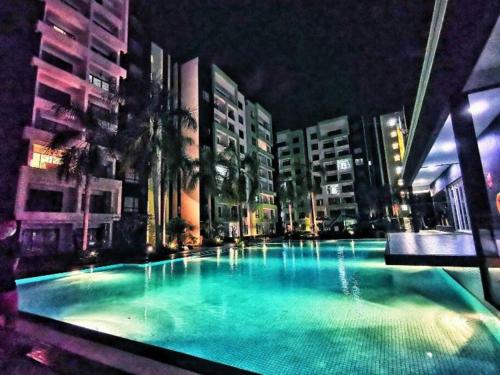 Kolam renang di atau dekat dengan 3R Guest House Manhattan Condominium