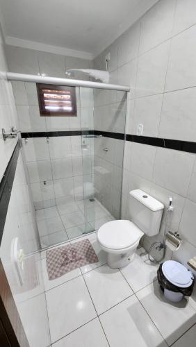 Bilik mandi di Pousada Flor Dália