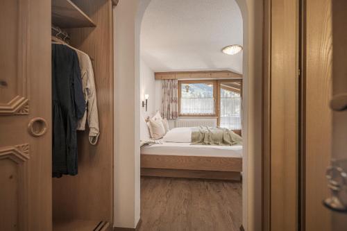 a small bedroom with a bed and a window at Brückenhof in Finkenberg