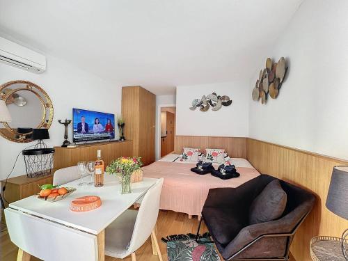 Photo de la galerie de l'établissement GHH406 - Résidences du Grand hôtel Studio avec terrasse, à Cannes