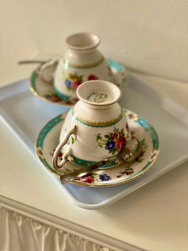 two tea cups and saucers sitting on a tray at Il Sogno delle Rondini in Palidoro