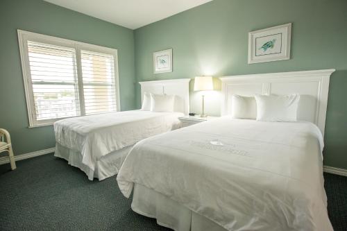 a bedroom with two beds and a window at Palace View Heights by Spinnaker in Branson