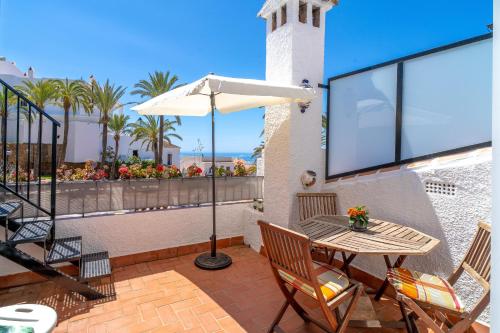 Hibiscos Seaview Terrace by Casasol