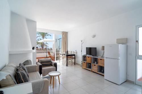 Hibiscos Seaview Terrace by Casasol
