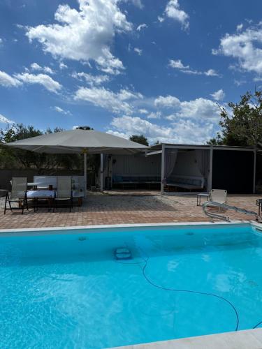 SolMar Aegina with private pool - jacuzziの敷地内または近くにあるプール