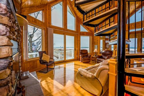 Fotografie z fotogalerie ubytování Sunset Kisses- Beachfront Luxury vacation rental v destinaci South Haven