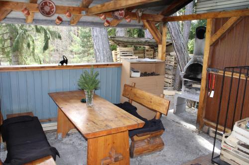 a room with a table and chairs and a stove at Cottage Tatry so saunou in Tatranska Strba