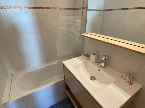 Kúpeľňa v ubytovaní Appartement cosy au cœur de Châtel, proche télécabine et activités avec Multi Pass à 3€/jour! - FR-1-693-69