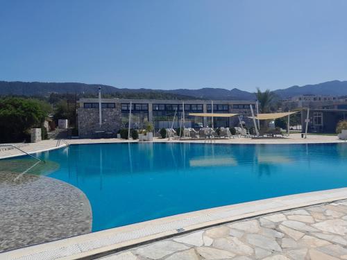 Gallery image of Apartament Palm Bay View Esentepe Bahceli in Kérynia