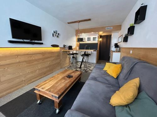 a living room with a couch and a coffee table at Appartement Cosy Les arcs 1800 in Bourg-Saint-Maurice