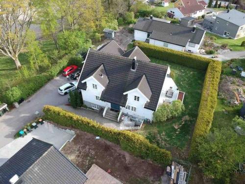 an overhead view of a white house with a yard at Grand villa at Nøtterøy in Nøtterøy