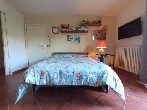 Postel nebo postele na pokoji v ubytování Pontedera Toscana