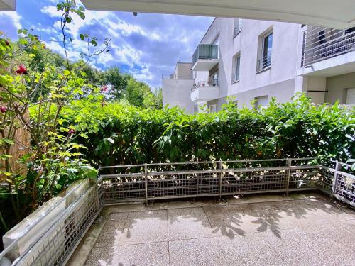 Photo de la galerie de l'établissement 2 chambres - 20 min de Paris et Disney avec Terrasse et Parking, à Champs-sur-Marne