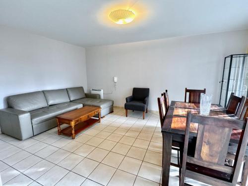 2 chambres - 20 min de Paris et Disney avec Terrasse et Parking