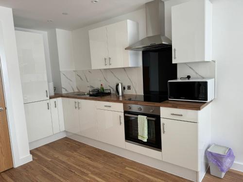 Penthouse height Flat, City View Balcony, Quiet, Free Wifi, Gym & More Minimalistic Home photo 17