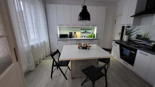 Η κουζίνα ή μικρή κουζίνα στο Apartament Monopoli