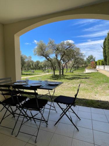 Appartement Climatisé Terrasse et Piscine Le Baptistou