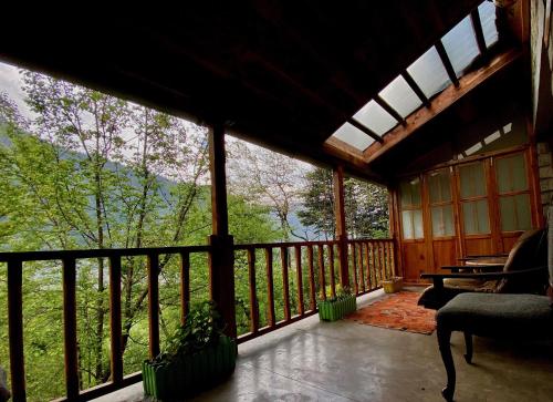Un balcón o terraza de The OakHurst