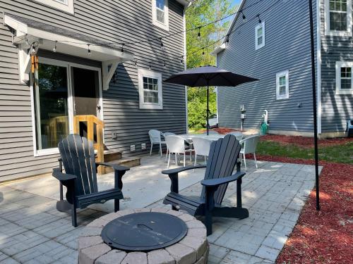 Foto dalla galleria di 'Woodhaven Hideaway' indoor pool, hot tub a South Haven