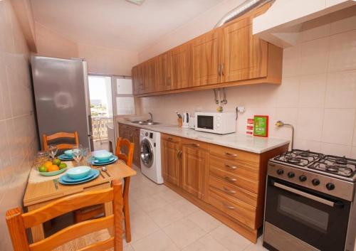 Stunning Room with private Bathroom and shared balcony, mainly with 2 adorable cats and a sweet Dog!