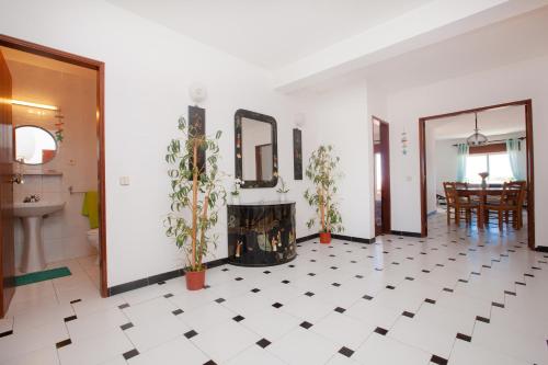 Stunning Room with private Bathroom and shared balcony, mainly with 2 adorable cats and a sweet Dog!